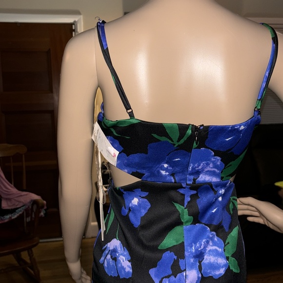 Slit dress - Picture 3 of 6